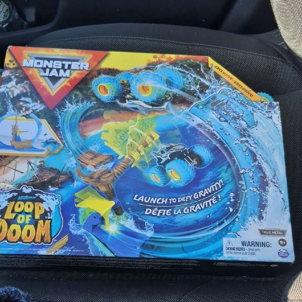 Monster Jam Loop of Doom Playset - New In Sealed Box Ages 3+ .with Shark Truck.